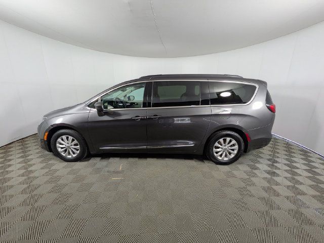 Used 2017 Chrysler Pacifica Touring-L FWD image 24
