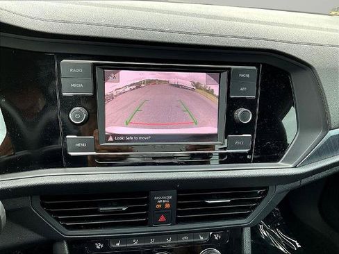Used 2024 Volkswagen Jetta SE FWD image 14