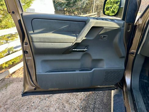 Used 2005 Nissan Titan SE image 4