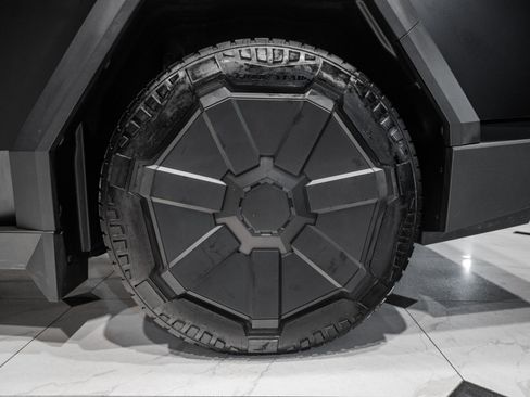 Used 2024 Tesla Cybertruck Cyberbeast AWD/4WD image 12
