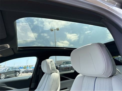 New 2025 Cadillac Lyriq Luxury image 7