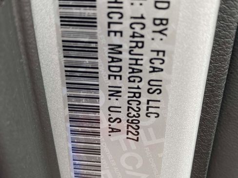 Certified 2024 Jeep Grand Cherokee Altitude image 12