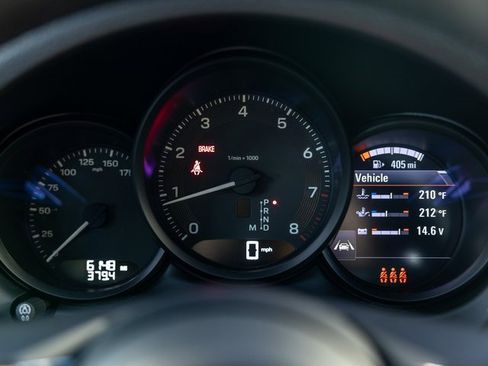 Certified 2025 Porsche Macan image 48