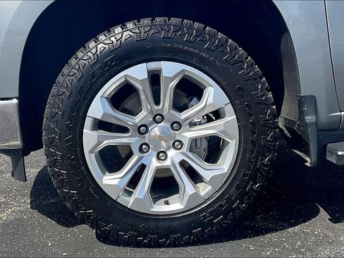 Used 2024 Chevrolet Silverado 1500 LTZ AWD/4WD image 9