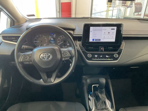 Used 2025 Toyota Corolla LE image 32