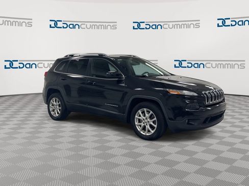 Used 2015 Jeep Cherokee Latitude w/ Trailer Tow Group FWD image 2