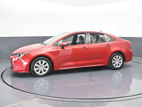 Used 2020 Toyota Corolla LE image 2