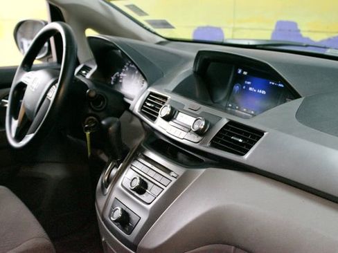 Used 2016 Honda Odyssey LX image 10