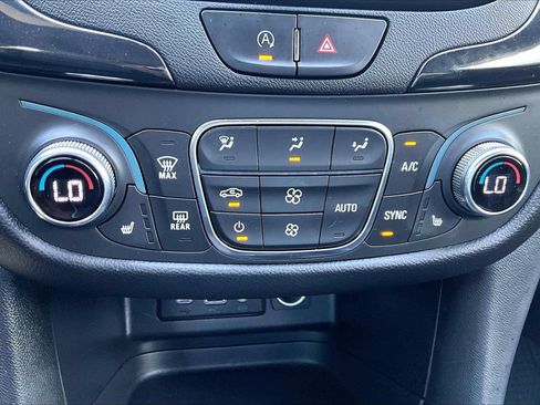 Used 2023 Chevrolet Equinox RS w/ RS Leather Package FWD image 17