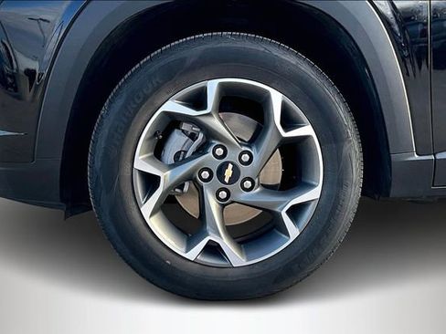 Used 2024 Chevrolet Trax LT w/ Driver Confidence Package FWD image 32