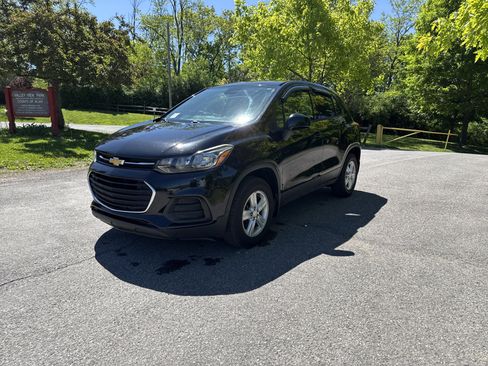 Used 2020 Chevrolet Trax LS w/ Tint and Cruise Package AWD/4WD image 8