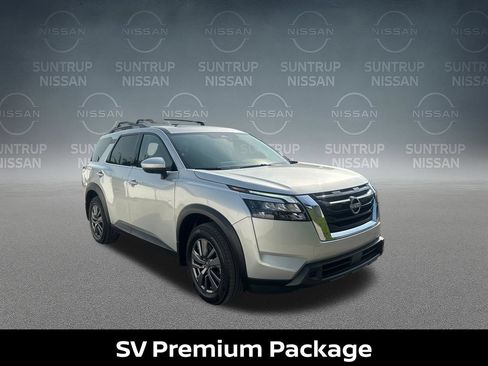 Certified 2025 Nissan Pathfinder SV w/ SV Premium Package FWD image 9