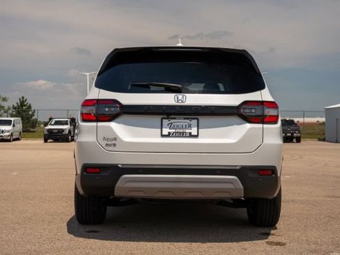 Used 2025 Honda Pilot EX-L image 6