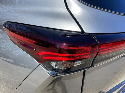 Certified 2025 Toyota Highlander XLE image 27