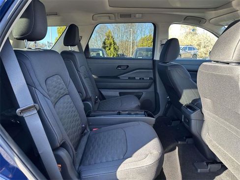 New 2025 Nissan Pathfinder SV w/ SV Premium Package image 11
