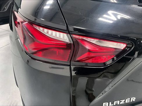 Used 2021 Chevrolet Blazer LT FWD image 25