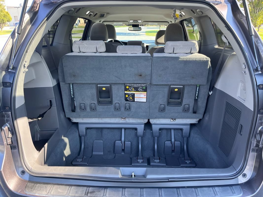 Used 2019 Toyota Sienna LE FWD image 12