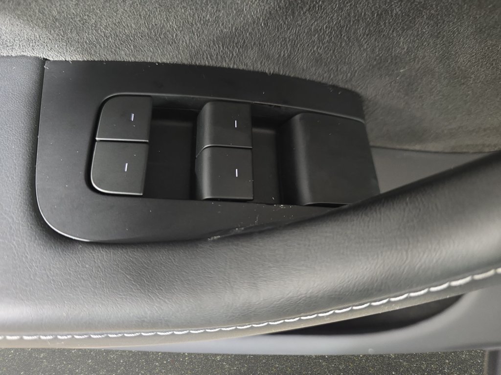 Used 2023 Tesla Model Y Long Range AWD/4WD image 30