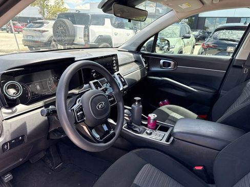 Used 2021 Kia Sorento LX FWD image 11