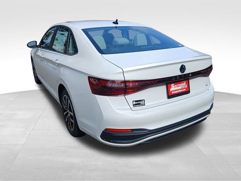 New 2025 Volkswagen Jetta SE image 3