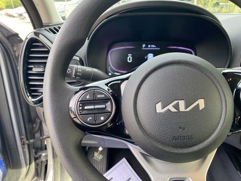 Used 2023 Kia Soul S FWD image 28
