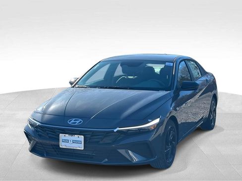 New 2026 Hyundai Elantra Sport FWD image 2