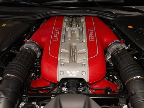 Used 2019 Ferrari 812 Superfast RWD image 35