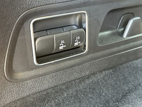 Certified 2024 Mercedes-Benz GLS 450 4MATIC image 11