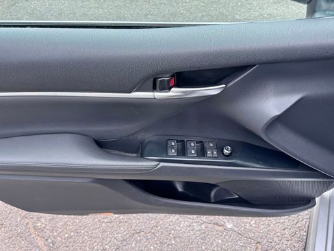 Used 2019 Toyota Camry XSE FWD image 9