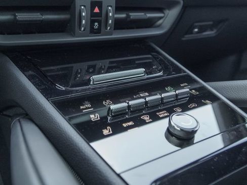 New 2026 Porsche Cayenne Coupe AWD/4WD image 25