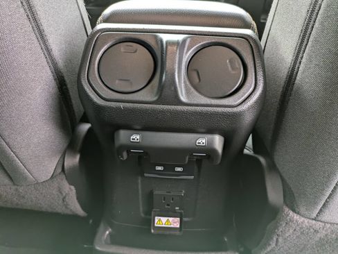 Used 2024 Jeep Wrangler Unlimited Sahara AWD/4WD image 23