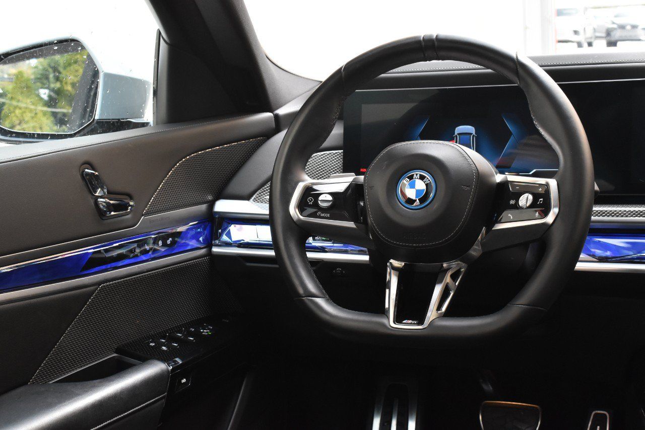 Used 2023 BMW i7 xDrive60 AWD/4WD image 28