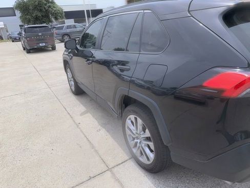 Used 2019 Toyota RAV4 XLE Premium FWD image 8