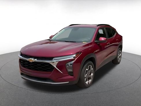 Used 2025 Chevrolet Trax LT w/ LT Convenience Package FWD image 7