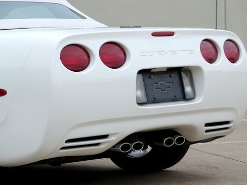 Used 2001 Chevrolet Corvette Convertible w/ Preferred Equipment Group2 image 28