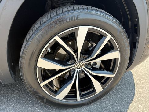 Used 2024 Volkswagen Atlas Cross Sport SEL Premium R-Line AWD/4WD image 3