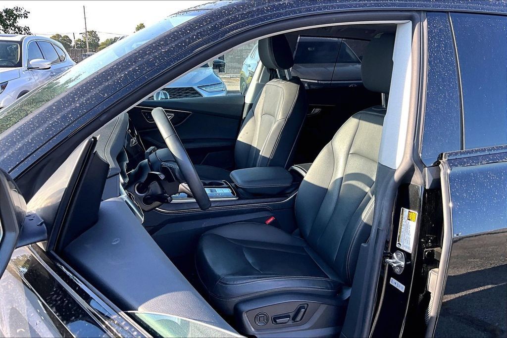 Used 2023 Audi Q8 Prestige w/ Prestige Package AWD/4WD image 33