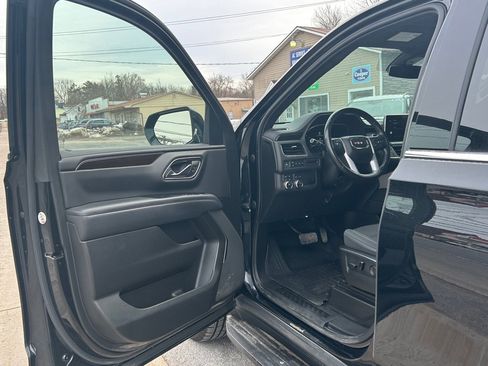 Used 2022 GMC Yukon XL SLE image 15