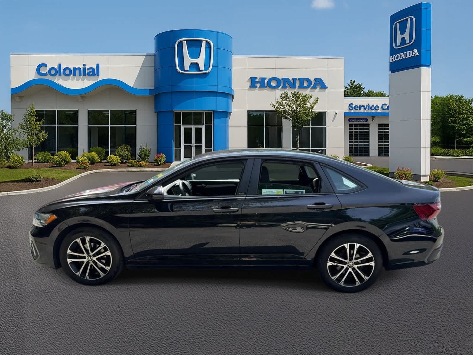 Used 2024 Volkswagen Jetta Sport FWD image 3