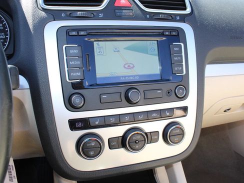 Used 2015 Volkswagen Eos Komfort image 23