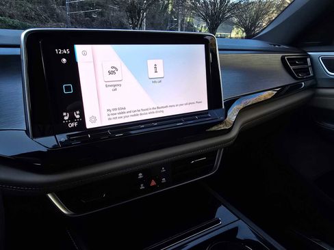 Used 2024 Volkswagen Atlas Cross Sport SE image 28