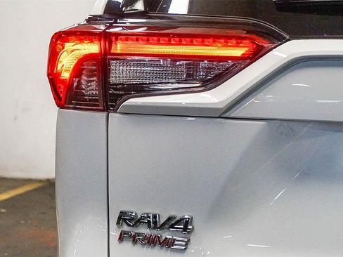 Used 2021 Toyota RAV4 SE w/ Weather & Moonroof Package image 11