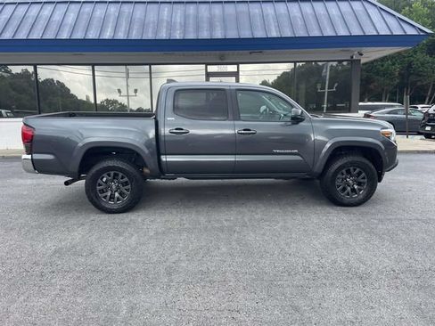 Used 2020 Toyota Tacoma SR5 RWD image 7