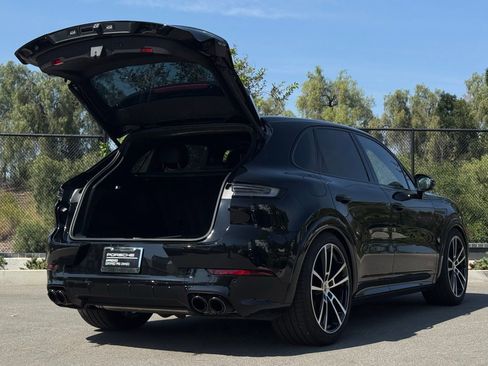 Certified 2025 Porsche Cayenne GTS image 33