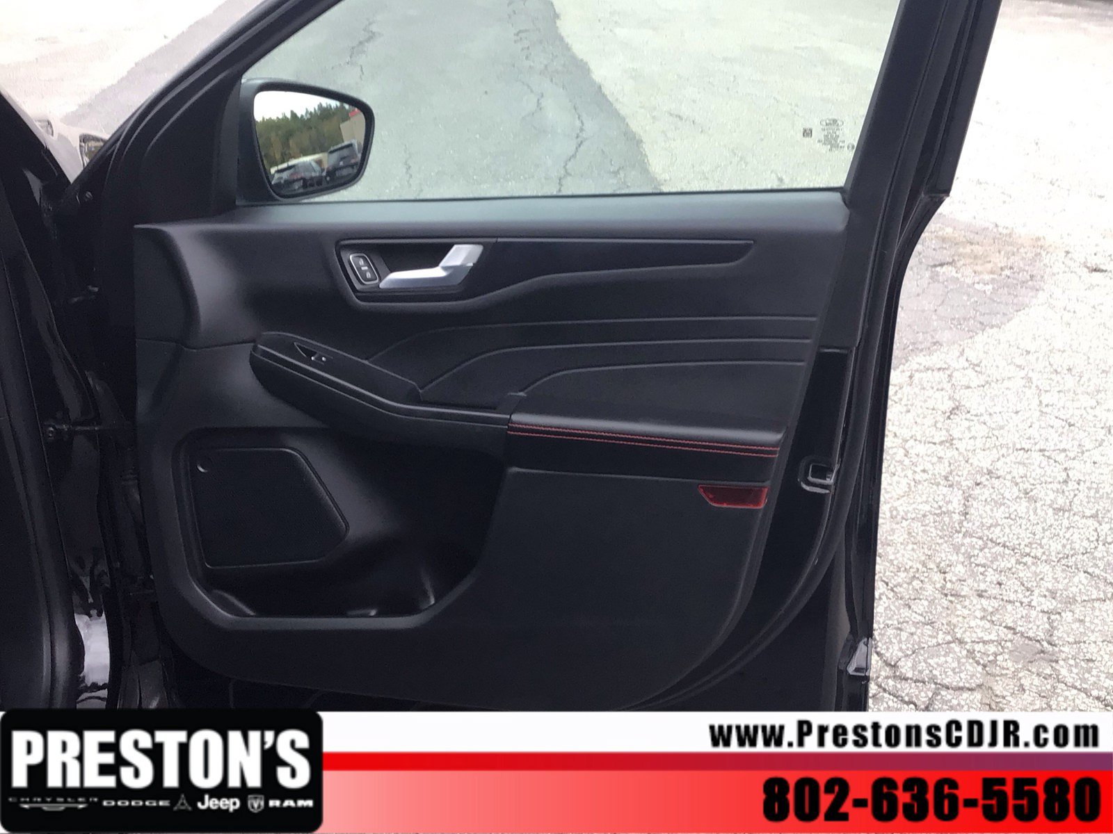 Used 2025 Ford Escape ST-Line Select AWD/4WD image 17