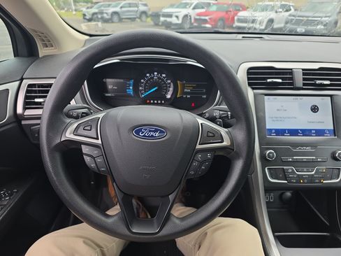 Used 2020 Ford Fusion SE AWD/4WD image 14