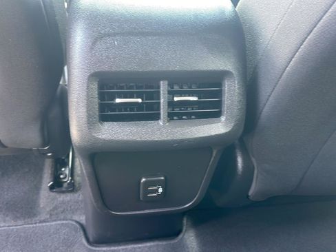 Used 2024 Chevrolet Equinox LT w/ Driver Convenience Package FWD image 34