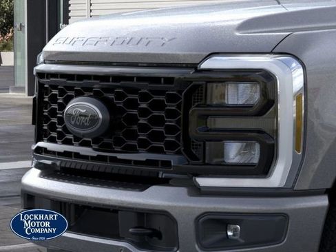 New 2026 Ford F250 Lariat w/ Black Appearance Package image 17