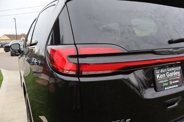 New 2026 Chrysler Pacifica Limited w/ S Appearance Package AWD/4WD image 33
