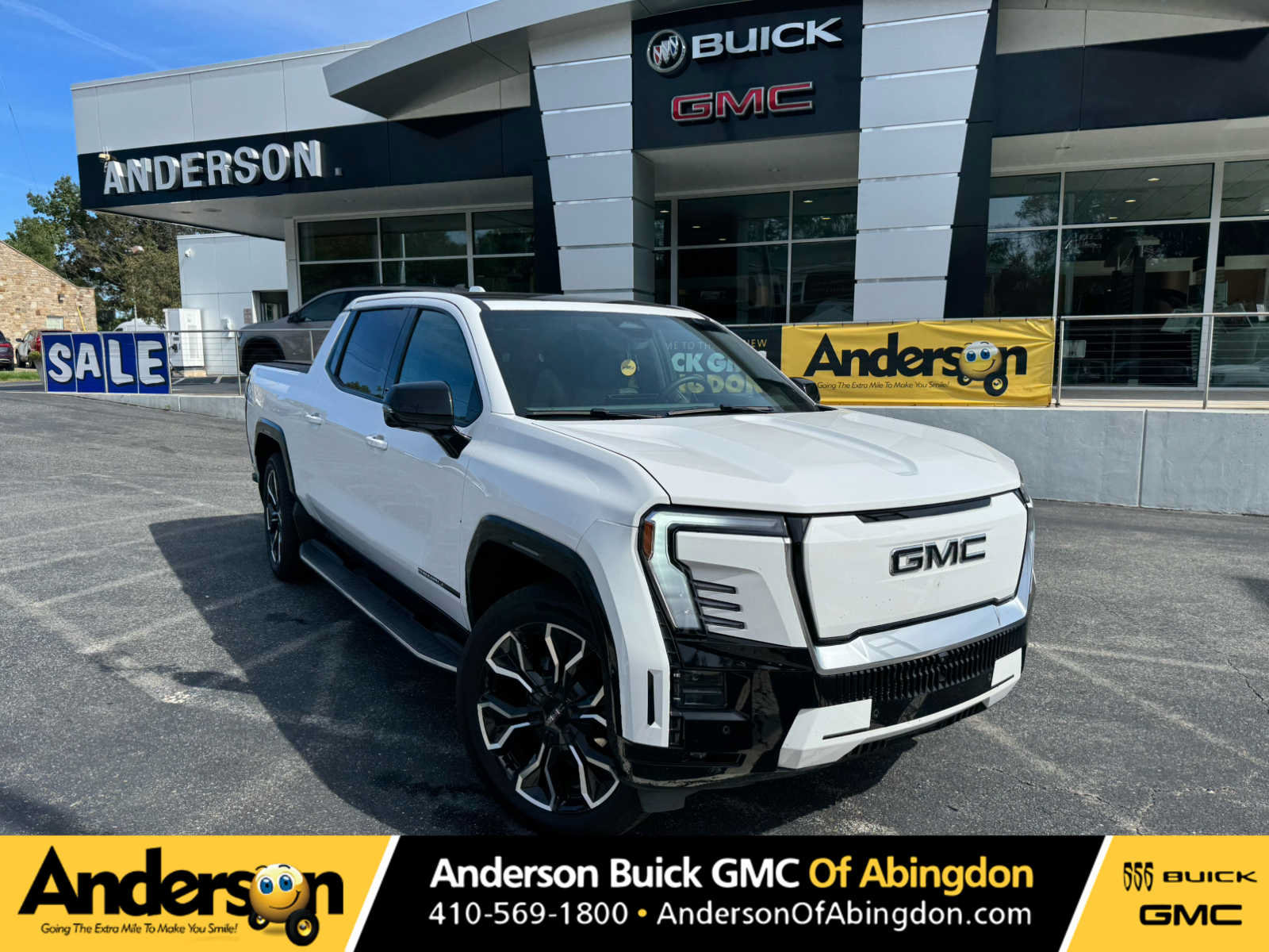 Used 2025 GMC Sierra EV Denali AWD/4WD image 1